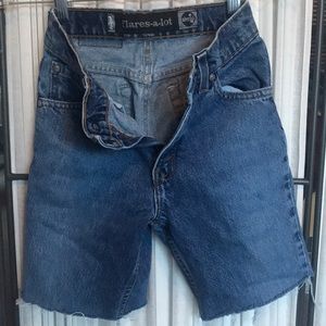 Levi’s silver tab pants cut offs. Fits a size 00.